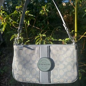 Light blue Coach shoulder purse! House of leather (:
